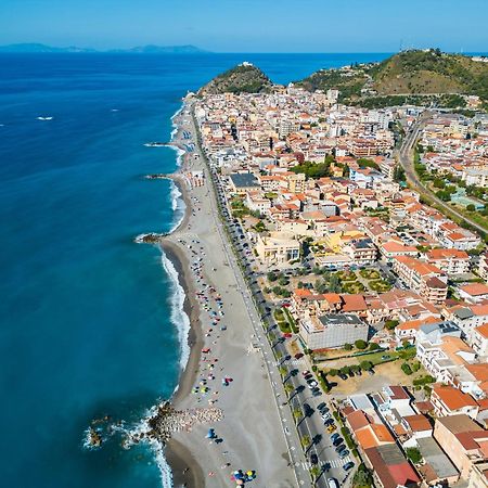 Residence L'Arcipelago Appartamenti Fronte Mare Con Ampio Balcone Capo dʼOrlando Exterior foto