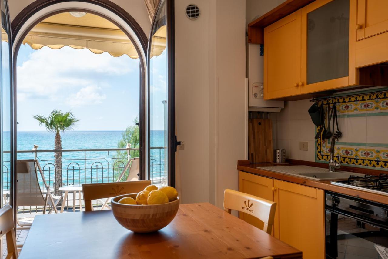 Residence L'Arcipelago Appartamenti Fronte Mare Con Ampio Balcone Capo dʼOrlando Exterior foto