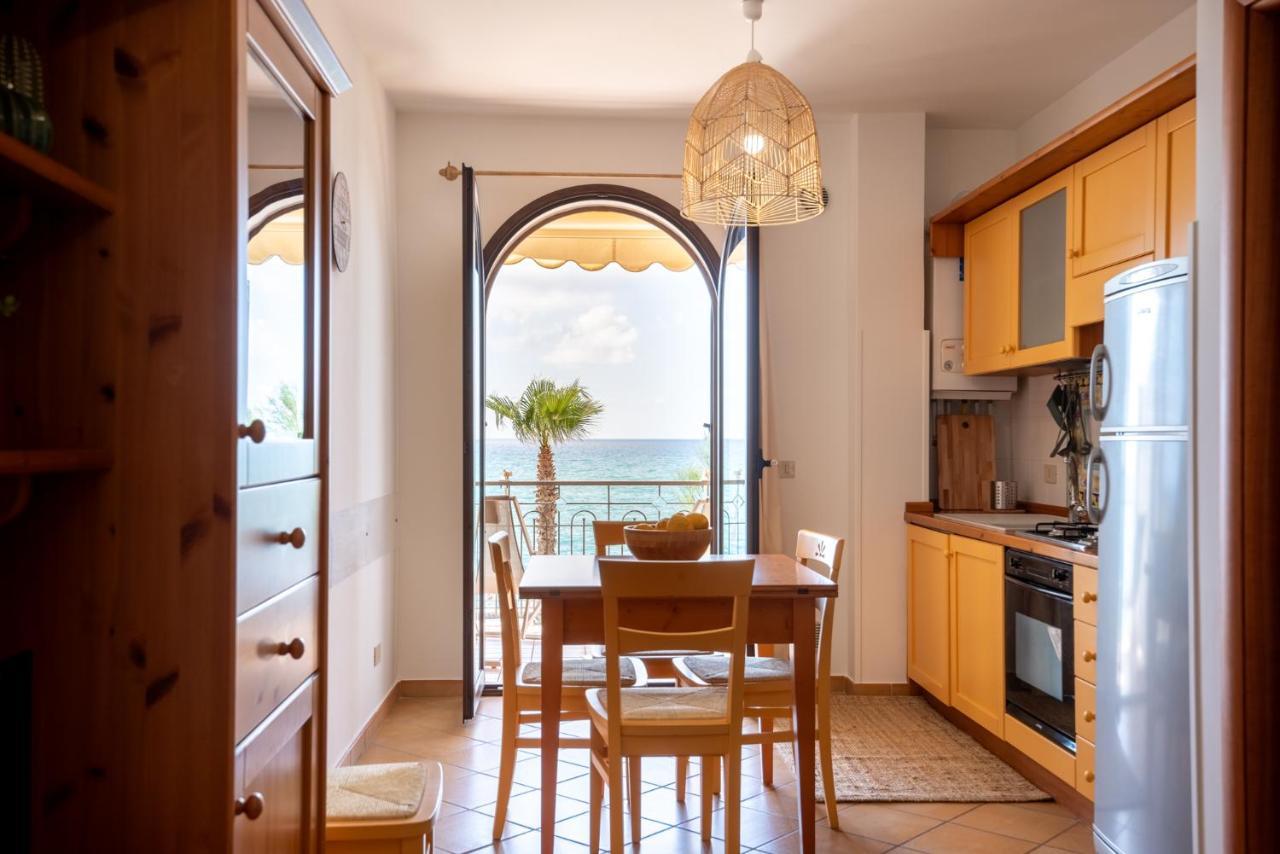 Residence L'Arcipelago Appartamenti Fronte Mare Con Ampio Balcone Capo dʼOrlando Exterior foto