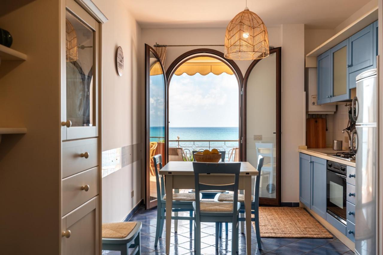 Residence L'Arcipelago Appartamenti Fronte Mare Con Ampio Balcone Capo dʼOrlando Exterior foto
