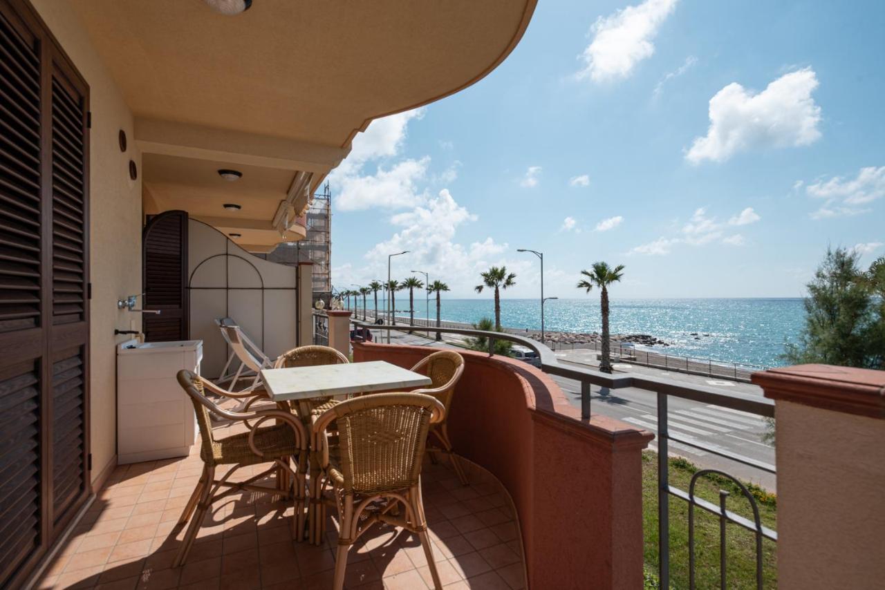 Residence L'Arcipelago Appartamenti Fronte Mare Con Ampio Balcone Capo dʼOrlando Exterior foto