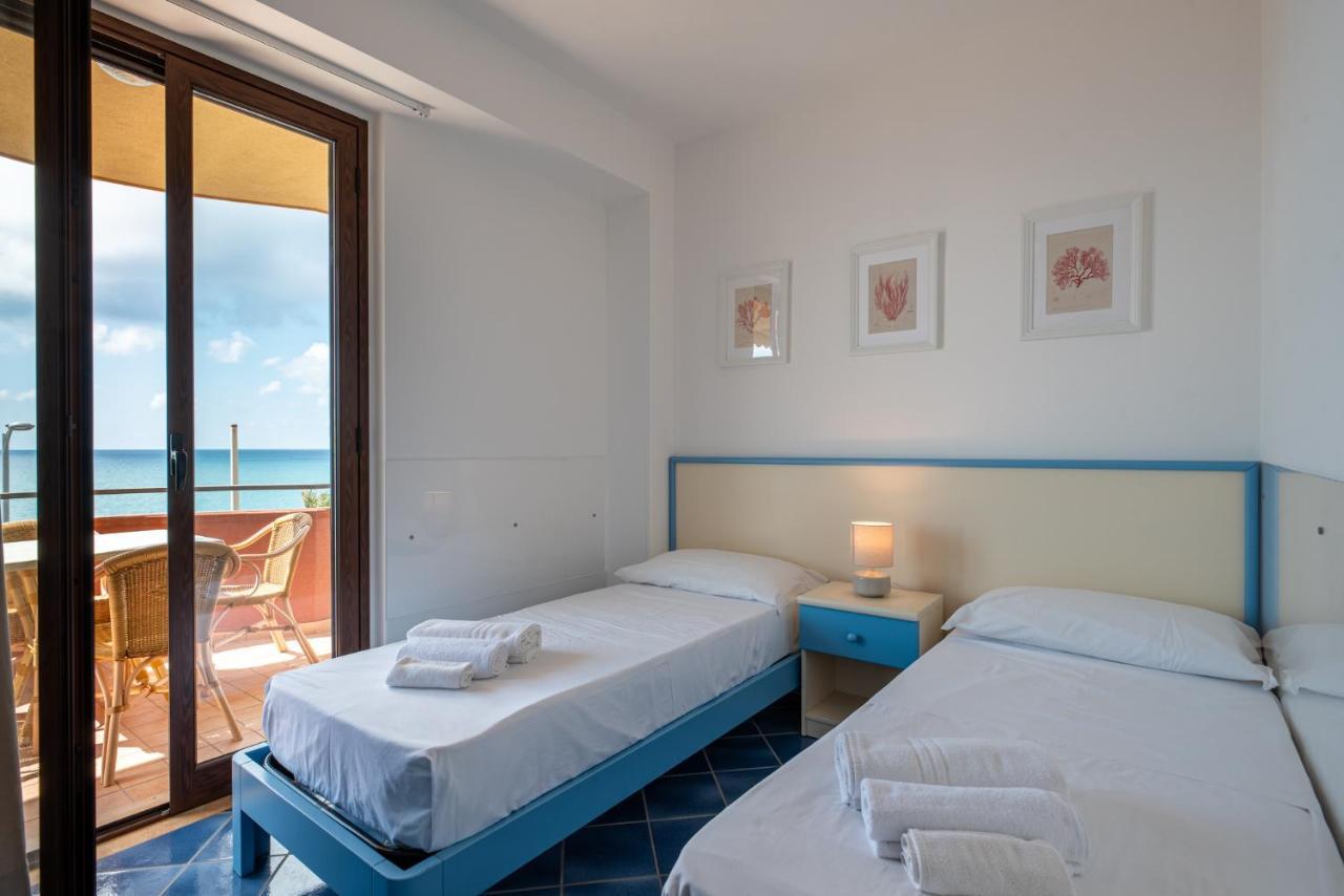 Residence L'Arcipelago Appartamenti Fronte Mare Con Ampio Balcone Capo dʼOrlando Exterior foto
