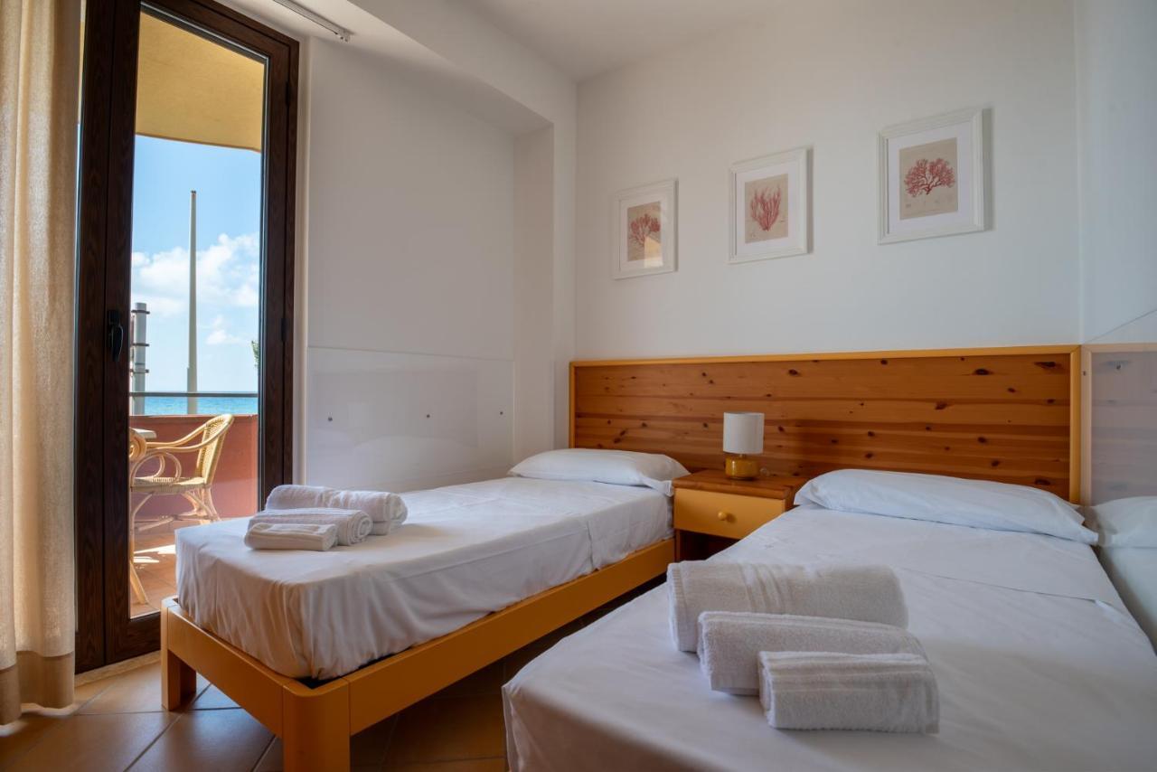 Residence L'Arcipelago Appartamenti Fronte Mare Con Ampio Balcone Capo dʼOrlando Exterior foto