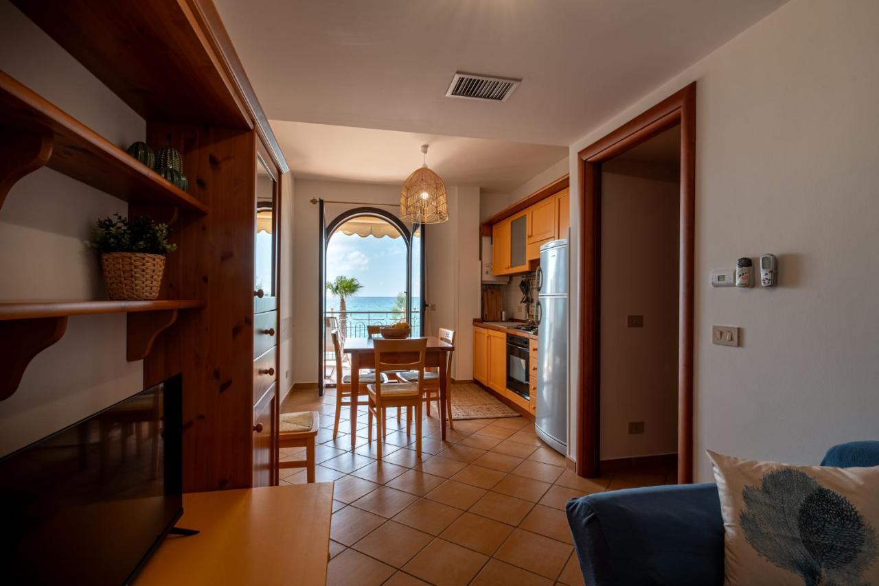 Residence L'Arcipelago Appartamenti Fronte Mare Con Ampio Balcone Capo dʼOrlando Exterior foto