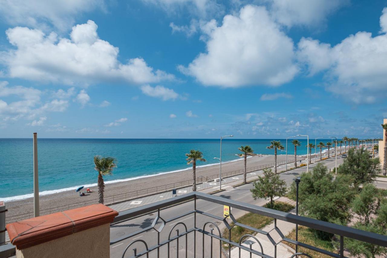Residence L'Arcipelago Appartamenti Fronte Mare Con Ampio Balcone Capo dʼOrlando Exterior foto