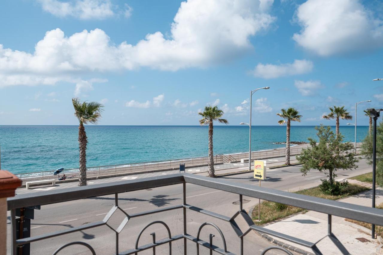 Residence L'Arcipelago Appartamenti Fronte Mare Con Ampio Balcone Capo dʼOrlando Exterior foto