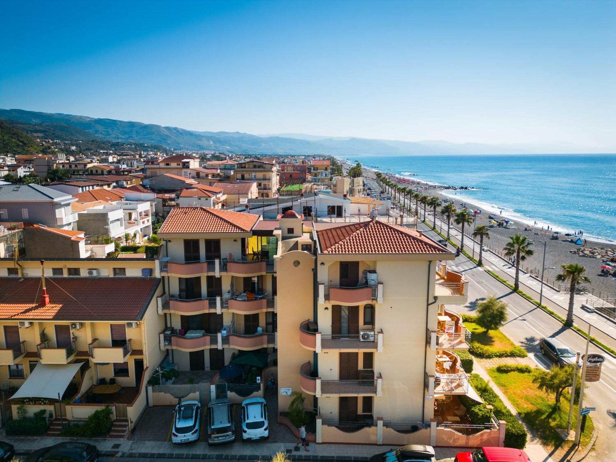 Residence L'Arcipelago Appartamenti Fronte Mare Con Ampio Balcone Capo dʼOrlando Exterior foto