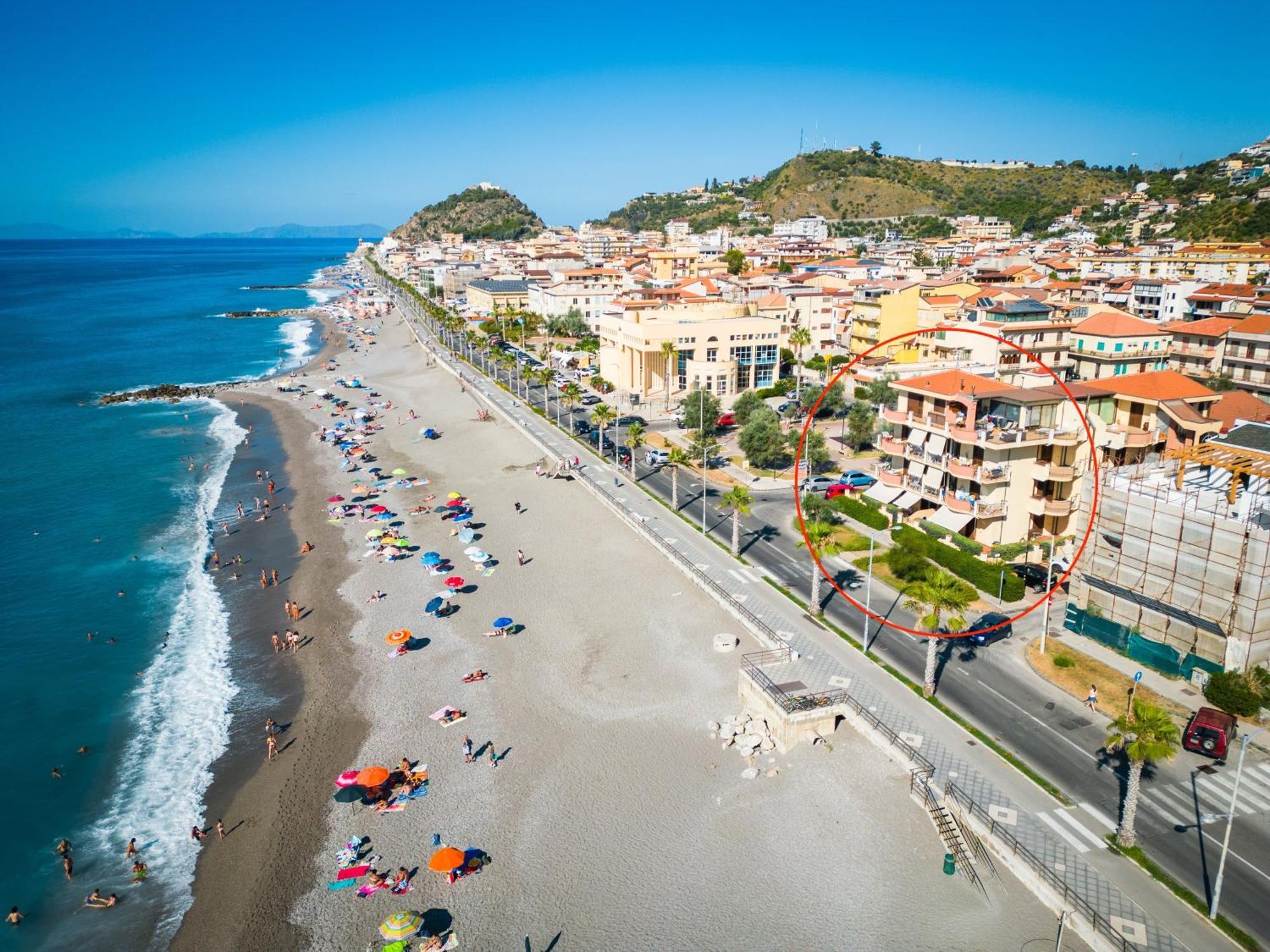 Residence L'Arcipelago Appartamenti Fronte Mare Con Ampio Balcone Capo dʼOrlando Exterior foto