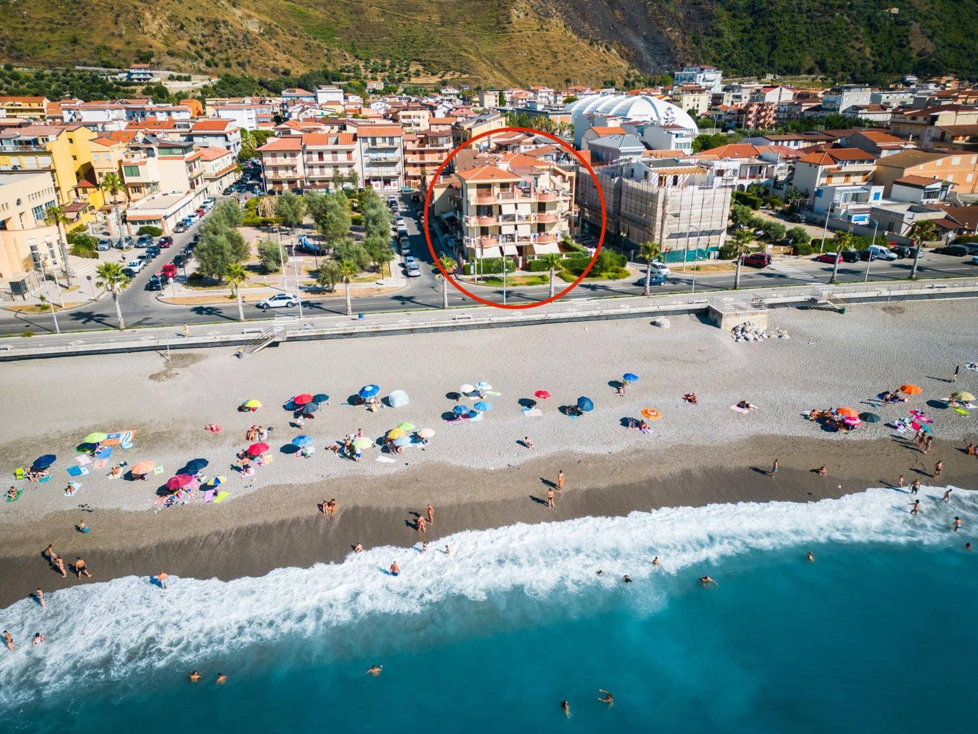 Residence L'Arcipelago Appartamenti Fronte Mare Con Ampio Balcone Capo dʼOrlando Exterior foto