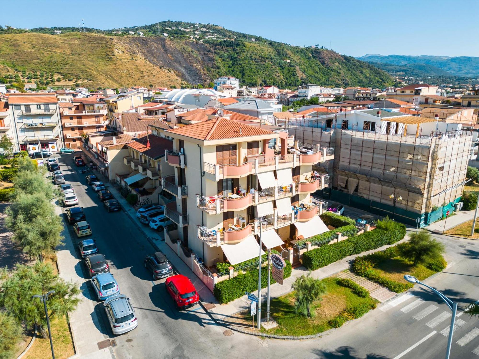 Residence L'Arcipelago Appartamenti Fronte Mare Con Ampio Balcone Capo dʼOrlando Exterior foto